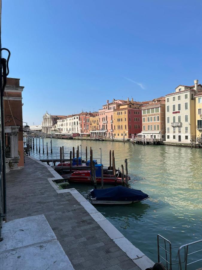Canal Riva De Biasio Venice Exterior photo