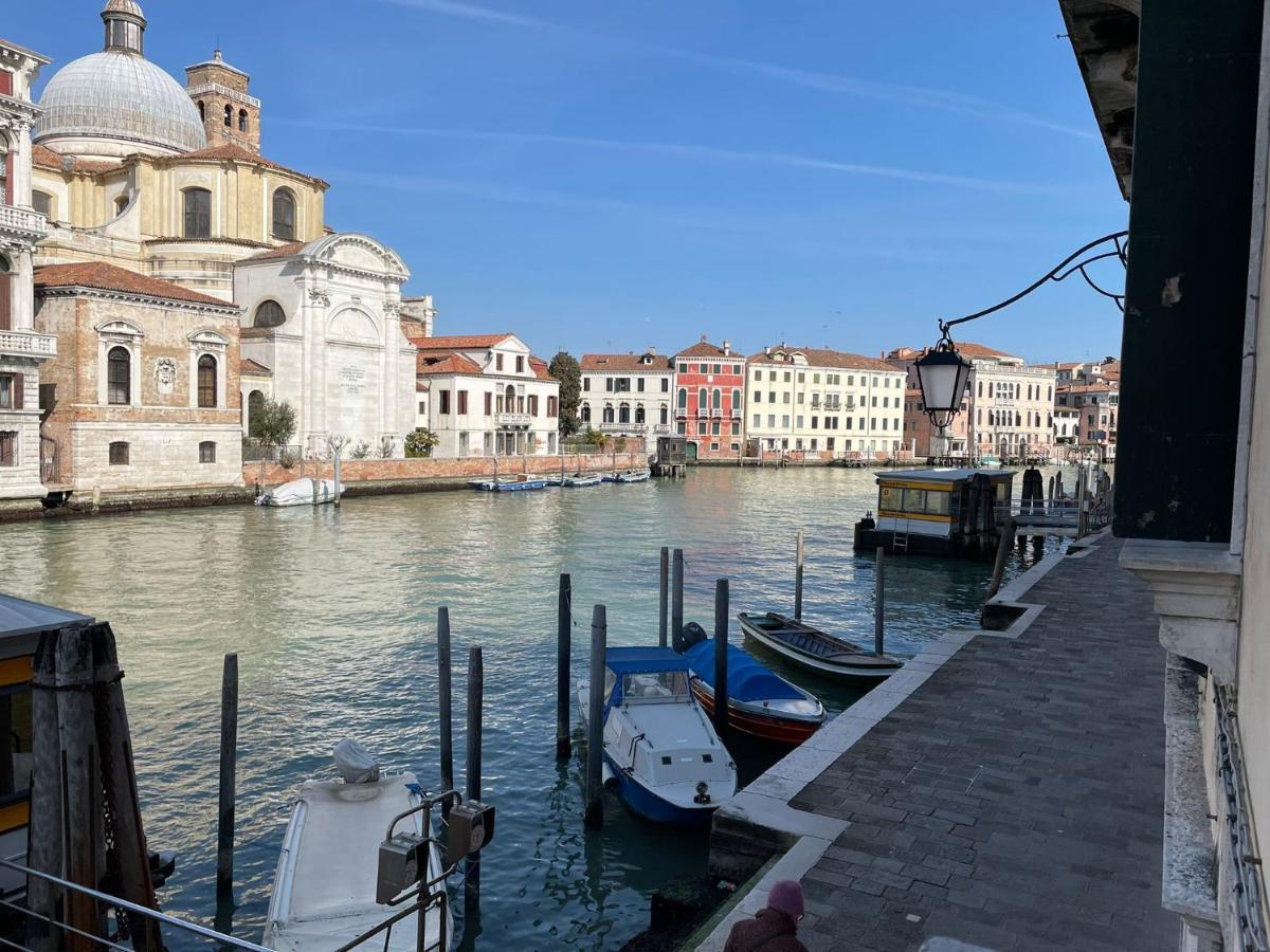 Canal Riva De Biasio Venice Exterior photo