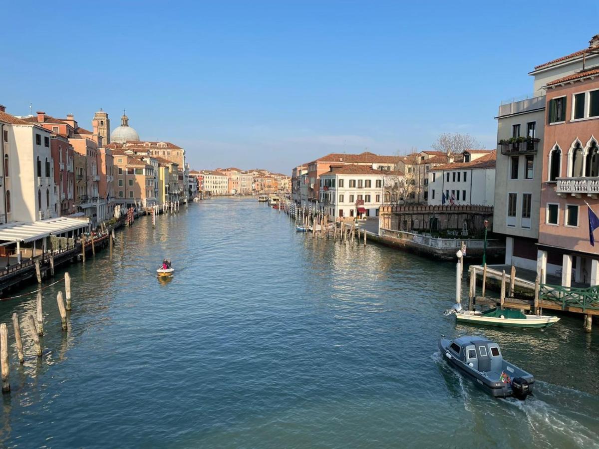 Canal Riva De Biasio Venice Exterior photo