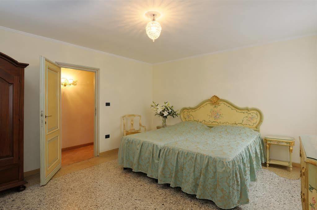 Canal Riva De Biasio Venice Exterior photo